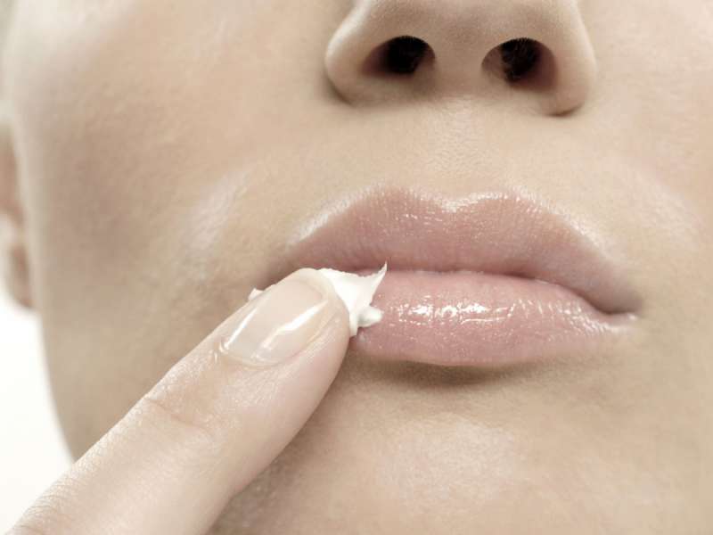 Щоб губи не сохли: три етапи догляду за шкірою губ